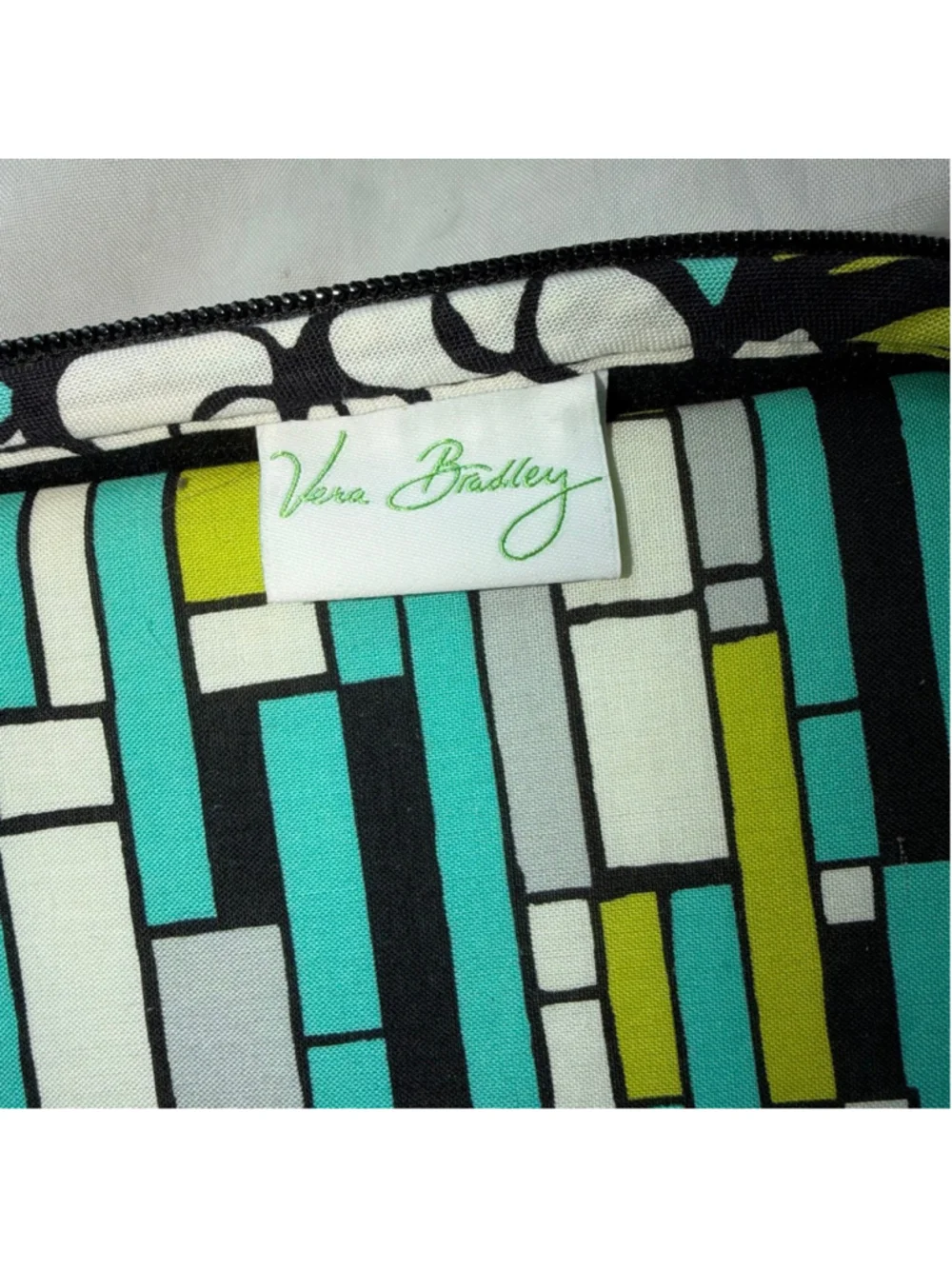 EUC Vera Bradley Hard Zipper Laptop/Tablet Case Retired Island Blooms 12x9x2